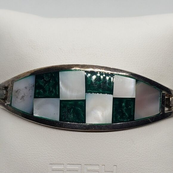 Alpaca Mexico Silver, Green, & Mother of Pearl Checkered Bracelet - Picture 2 of 6